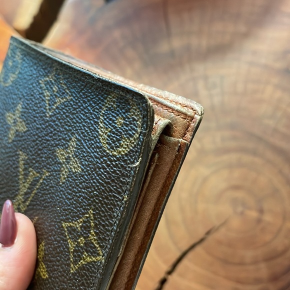 Louis Vuitton Men’s Bifold Wallet - Picture 10 of 14